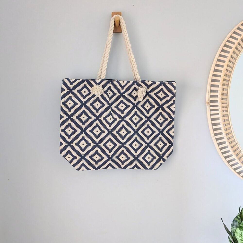 SUMMER & ROSE Ecru and Navy Diamond Tote with Robe Handles, NWOT